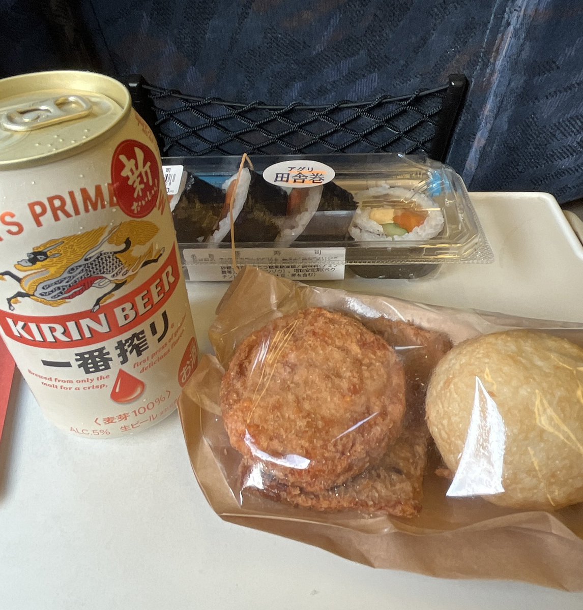 moto_tip_sp's tweet photo. 4年ぶりのブロンプトンラバーズミーティング盛況で、楽しかったです。今は居酒屋こだまでマッタリしながら帰宅途中。新幹線遅れてるのでいつ大阪に着くのだろう。 https://t.co/qbs5sF9ps1