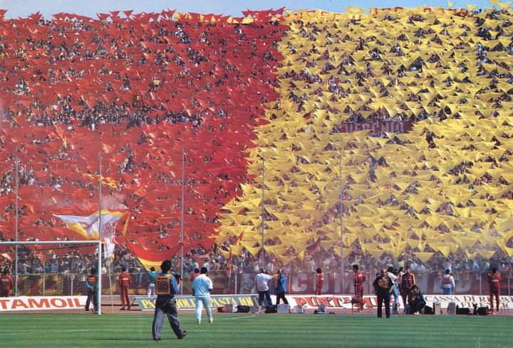 Che coreografia! 💛❤️
#ASRoma