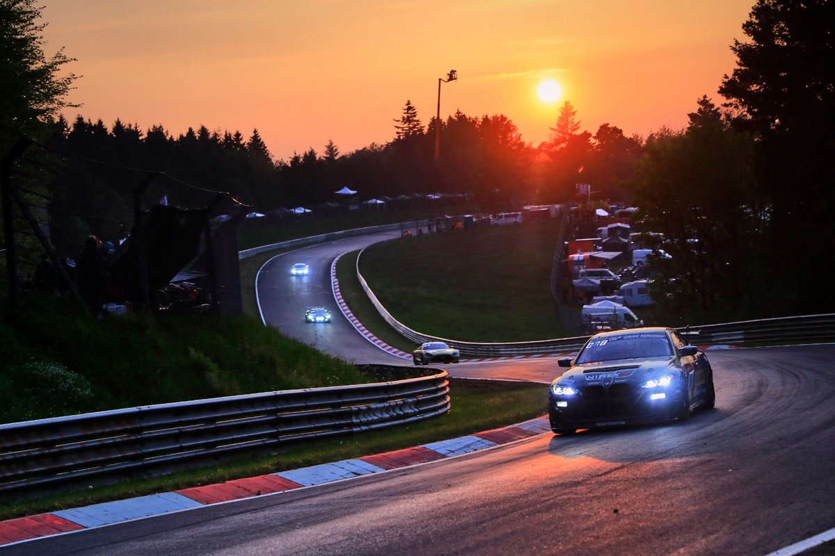 PippaMann's tweet photo. 1/2 

From dusk until one hour before dawn we continued to climb. We retook the lead in our class, climbed into the top 10 of all the #GT4s, and closed in on the top 50 overall. Then half an hour before dawn, contact broke our rear axle. 😭

#GitiTire #GitiRacing https://t.co/x0zw5J50UZ