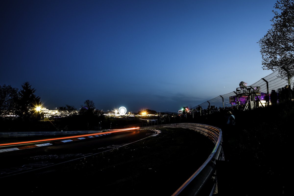 PippaMann's tweet photo. 1/2 

From dusk until one hour before dawn we continued to climb. We retook the lead in our class, climbed into the top 10 of all the #GT4s, and closed in on the top 50 overall. Then half an hour before dawn, contact broke our rear axle. 😭

#GitiTire #GitiRacing https://t.co/x0zw5J50UZ