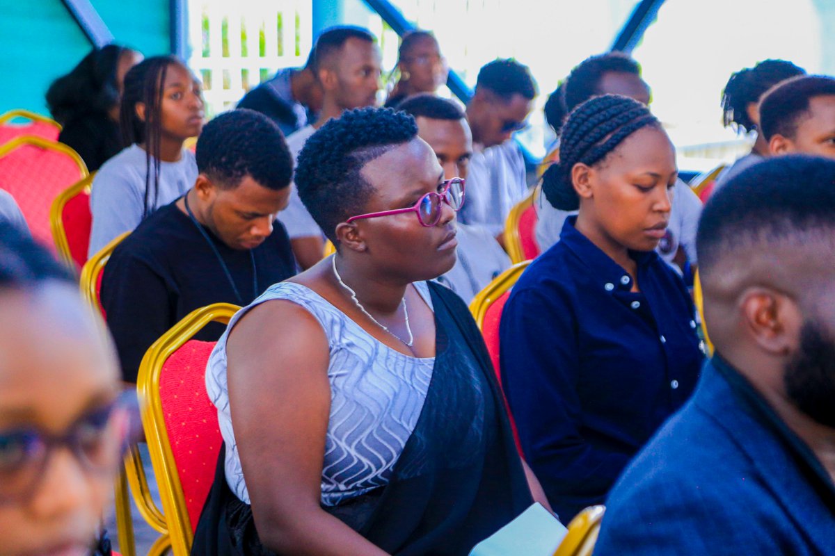 Mwene_so's tweet photo. Bamwe mu babyeyi barokotse jenoside yakorewe Abatutsi muri Mata 1994, badusangije muri macye inzira y'inzitane banyuze mo 😭💔,basoza badusaba kuba abaturage, abana u #Rwanda rwifuza,ko rwose tugomba kwirinda icyatuma u #Bumwe bw'abanyarwanda buza mo agatotsi,kuko ari twe bireba. https://t.co/MidAZhrHPo