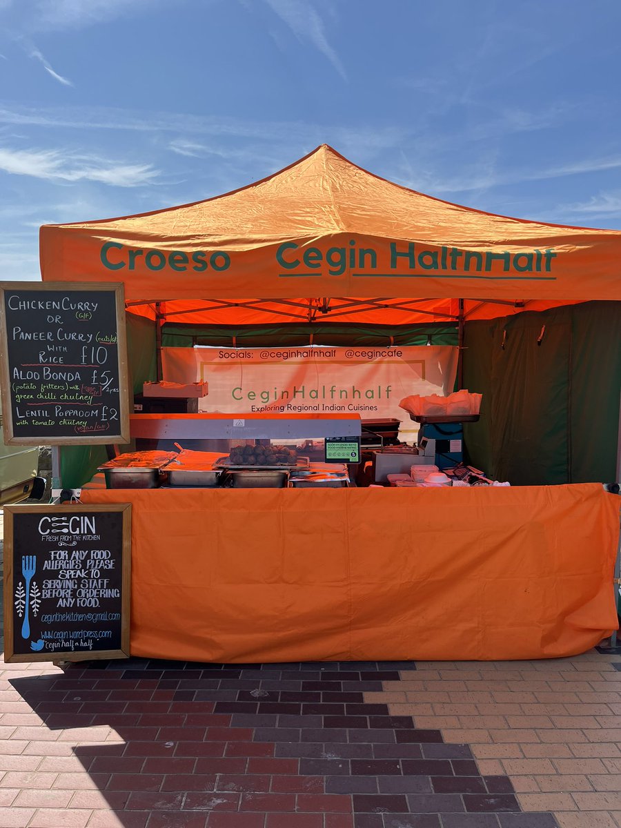 All set @Rothfink #barryfornia 
Pop-down for some curry love @_BARRYISLAND_ 
#butterchicken #aloobonda #streetfood #indianfood #barry #barrybados #sunisout☀️ #beach #barrybeach