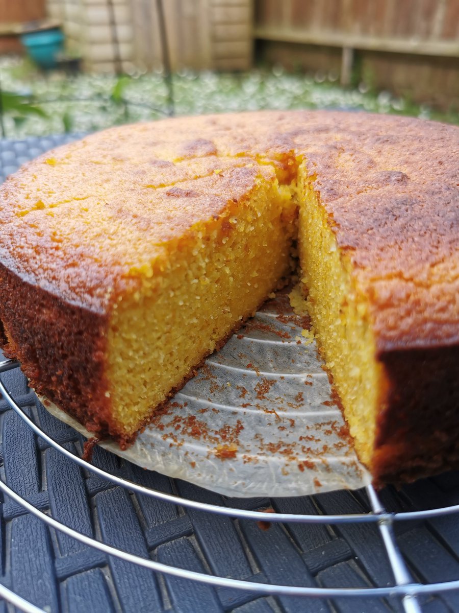 MeBesideTheSea's tweet image. Thank you to the #bakingtwitter person that recommend the @Nigella_Lawson clementine and almond cake.
Probably should have covered it in oven sooner, but it's still delicious and we'll received by those who've sampled it.
Now to decide on next weekend's bake.