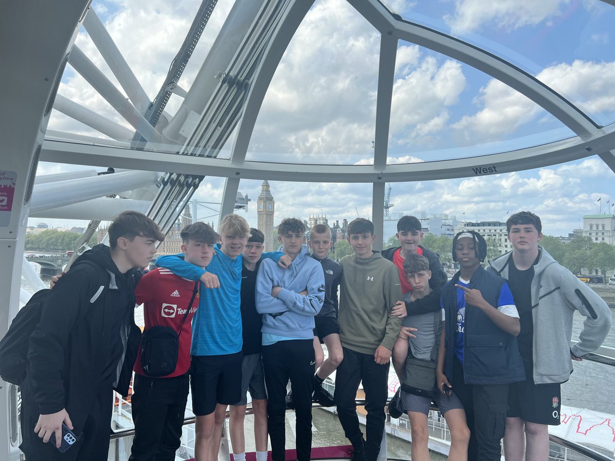AccAcademyPE's tweet photo. The students loving the London Eye and the lookout over London.  #educationwithcharacter #AAontour #allaboard @acc_academy⁩ ⁦@pe5sportstours⁩ https://t.co/wIuOKYUxFr