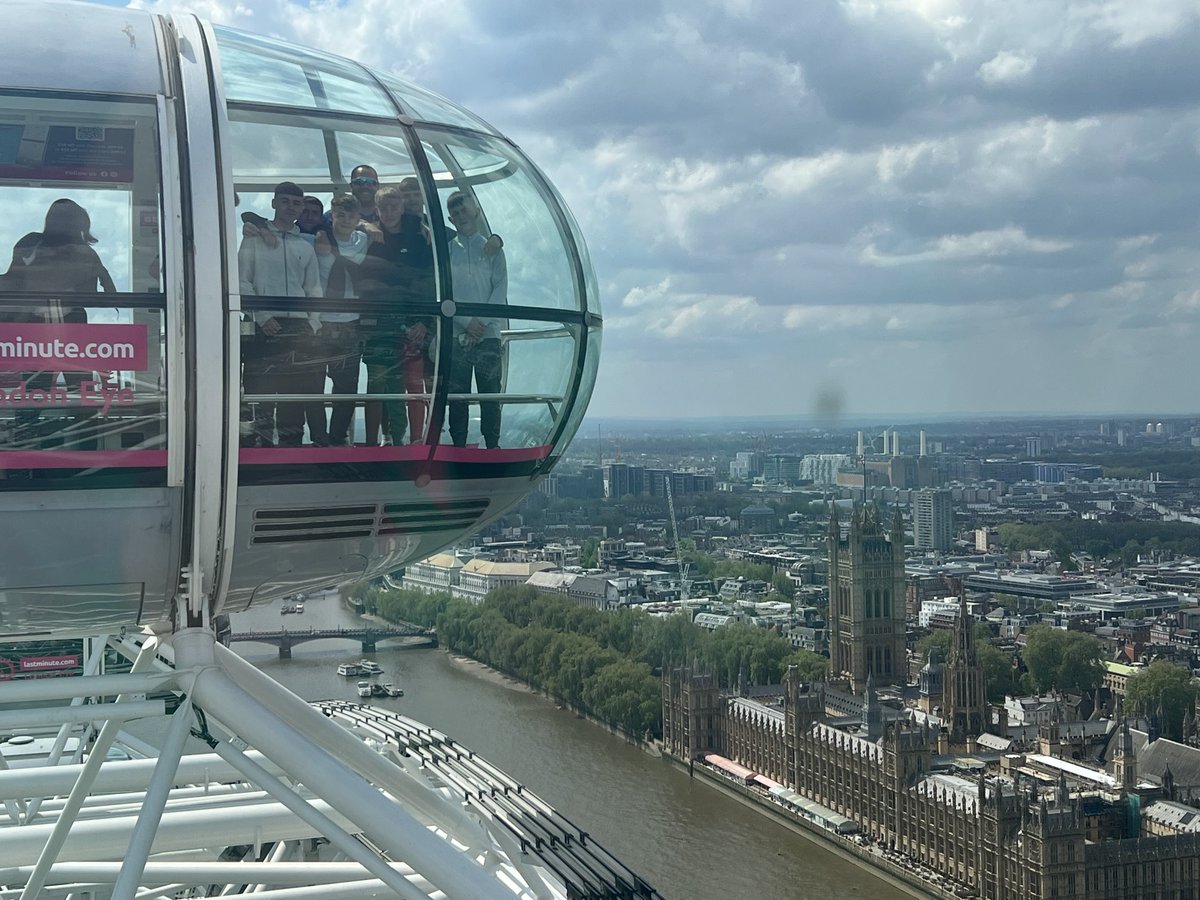 AccAcademyPE's tweet photo. The students loving the London Eye and the lookout over London.  #educationwithcharacter #AAontour #allaboard @acc_academy⁩ ⁦@pe5sportstours⁩ https://t.co/wIuOKYUxFr