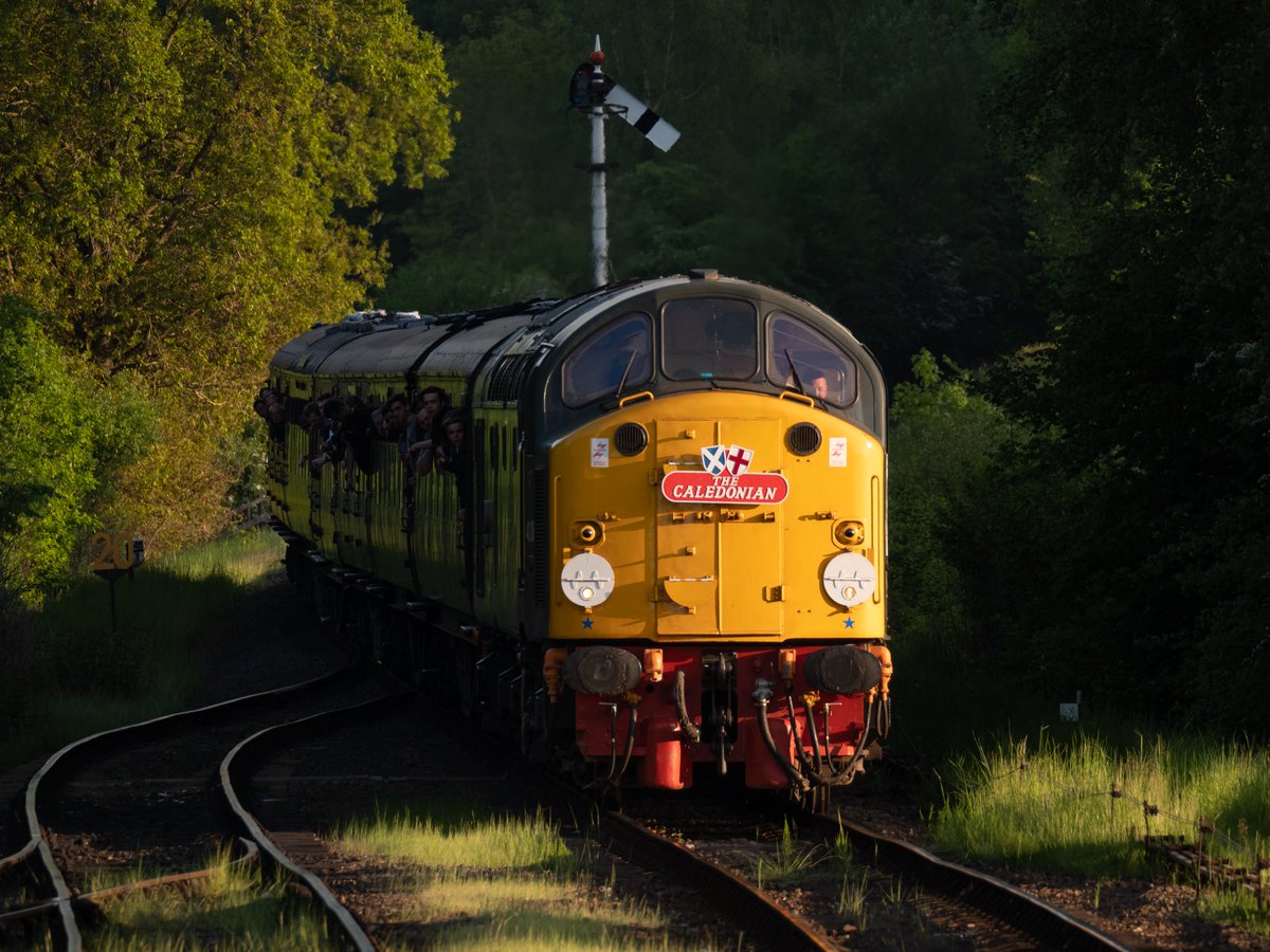 Late evening sun as 40106 @cfpsnews approaches Hampton Load. Imagine the return journey of this got a bit lively. SVR 20/05/23