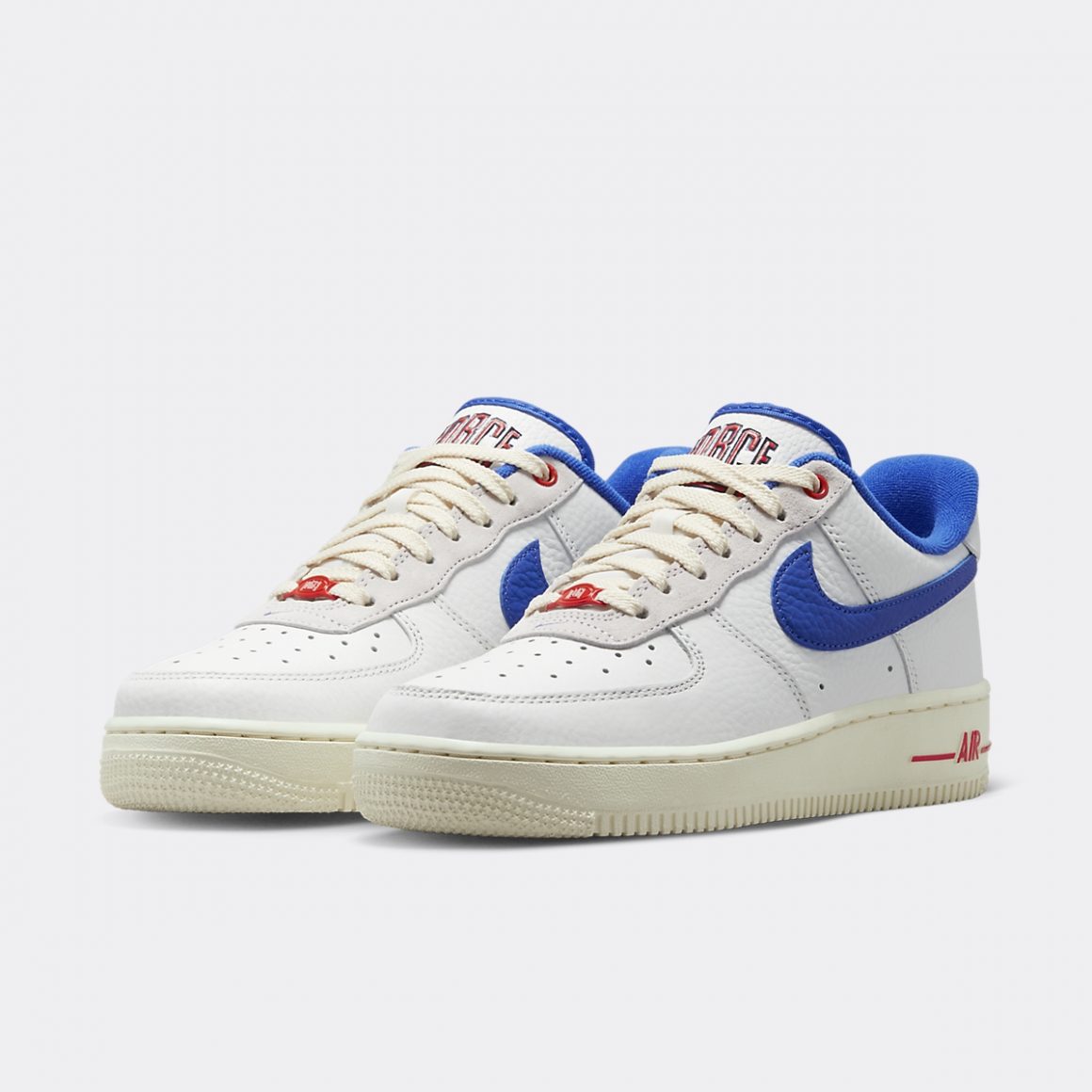themrdraw's tweet image. J'ai fais une petite affiche format IG pour la  @nike #AF1 #CommandForce 
Passez vos commandes en DM
#graphiste #graphicdesign #illustrateur #branding #marque #Nike #airforce #blue #fusée #airforce1