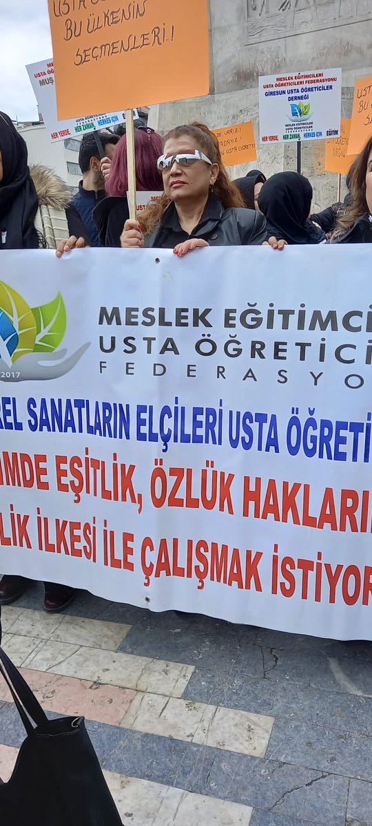 Dilek_hoca35's tweet photo. MEB'İN personeli olan 
90 BİN USTA ÖĞRETİCİLER
Emeğini, sabrını,hukuk mücadelesini, saygısını,vefasını,
 sözlerinin ardından durmayan,  yok  sayan devlet büyüklerine KÜSKÜN VE KIRGINLIKLAR

MEUS-FED BAŞKANI DİLEK BAYINDIR @RTErdogan @Akparti @herkesicinCHP @kilicdarogluk https://t.co/n6kj1N5XWo