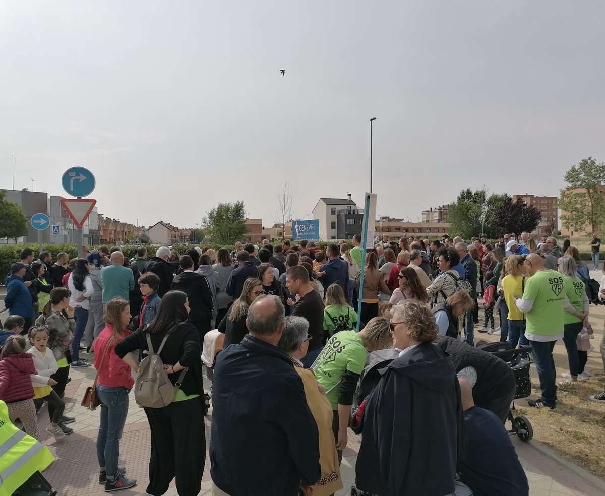 ¡GRACIAS por acompañarnos en la concentración en protesta por los centros inacabados de la Comunidad de Madrid! 

Las familias madrileñas seguiremos protestando para garantizar el cumplimiento del derecho a una educación pública y de calidad de nuestros hijos.
