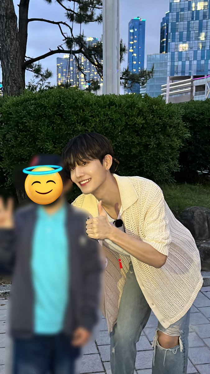 _iaiu_'s tweet photo. 제가 꽃미남을 봤대요.............😻😻😻
요즘 얼굴 폼 미침 https://t.co/7tyG7i3Y2L