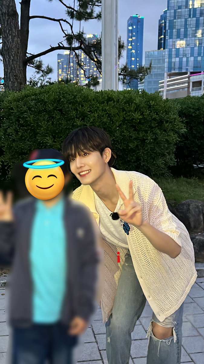 _iaiu_'s tweet photo. 제가 꽃미남을 봤대요.............😻😻😻
요즘 얼굴 폼 미침 https://t.co/7tyG7i3Y2L