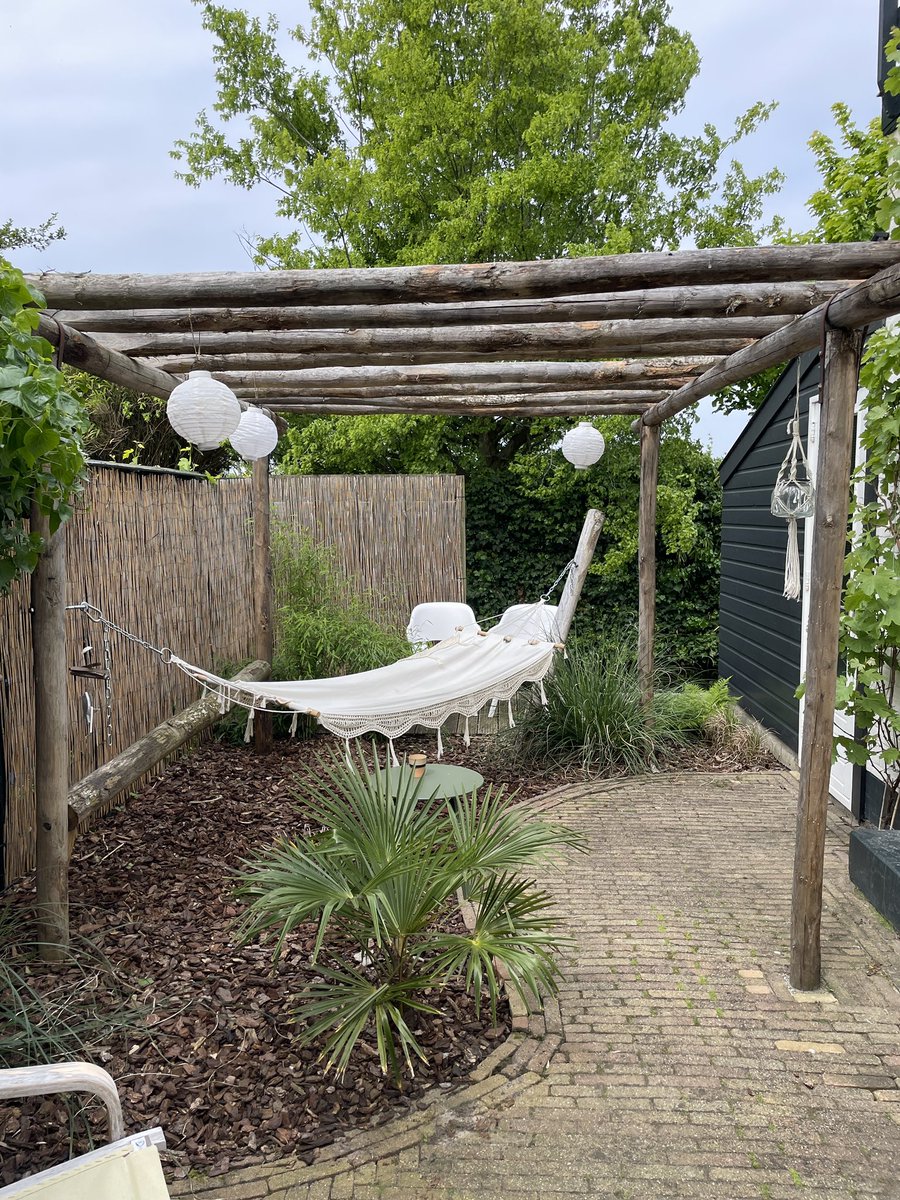 Vanmorgen lekker gerommeld in en rondom huis… kans dat ik vanmiddag de hangmat opzoek is aanwezig 😃