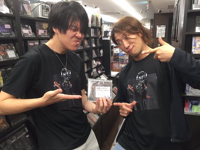 dp2_diskunion's tweet photo. 【ご来店ありがとうございます】
先日、1stアルバム『1st Chapter』をリリースされた「1st0 -First Zero-」のメンバー様がご来店!!
手書きのPOPもいただいてしまいました。誠にありがとうございます!
6/4には新宿にてレコ発ライヴも行われるご様子。要チェックです……!!
#1st0 #1stChapter https://t.co/QvqGZm20aQ