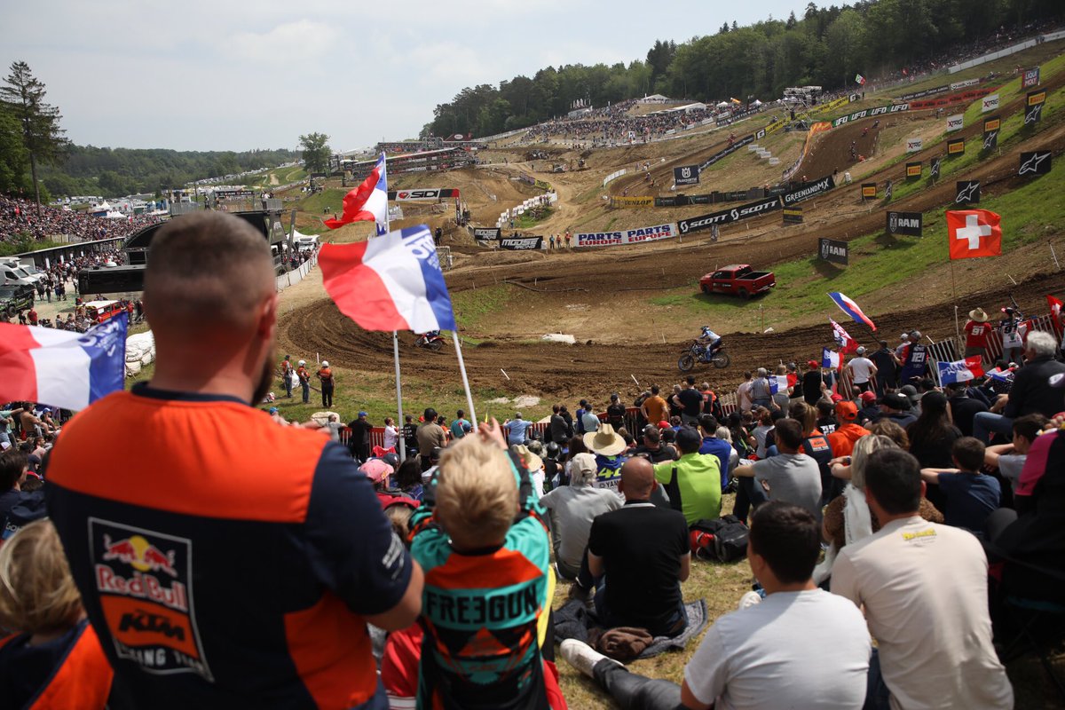 paysmontbeliard's tweet photo. #DirectPMA
🏍 Villars-sous-Écot capitale mondiale du #motocross aujourd’hui ! 🤩
✅ Le Grand Prix de France, organisé en partenariat avec PMA, réunit des dizaines de milliers de spectateurs sur le circuit de la Versenne. #PaysdeMontbeliard
📸 @SamCoulon https://t.co/48RVmfAqKw
