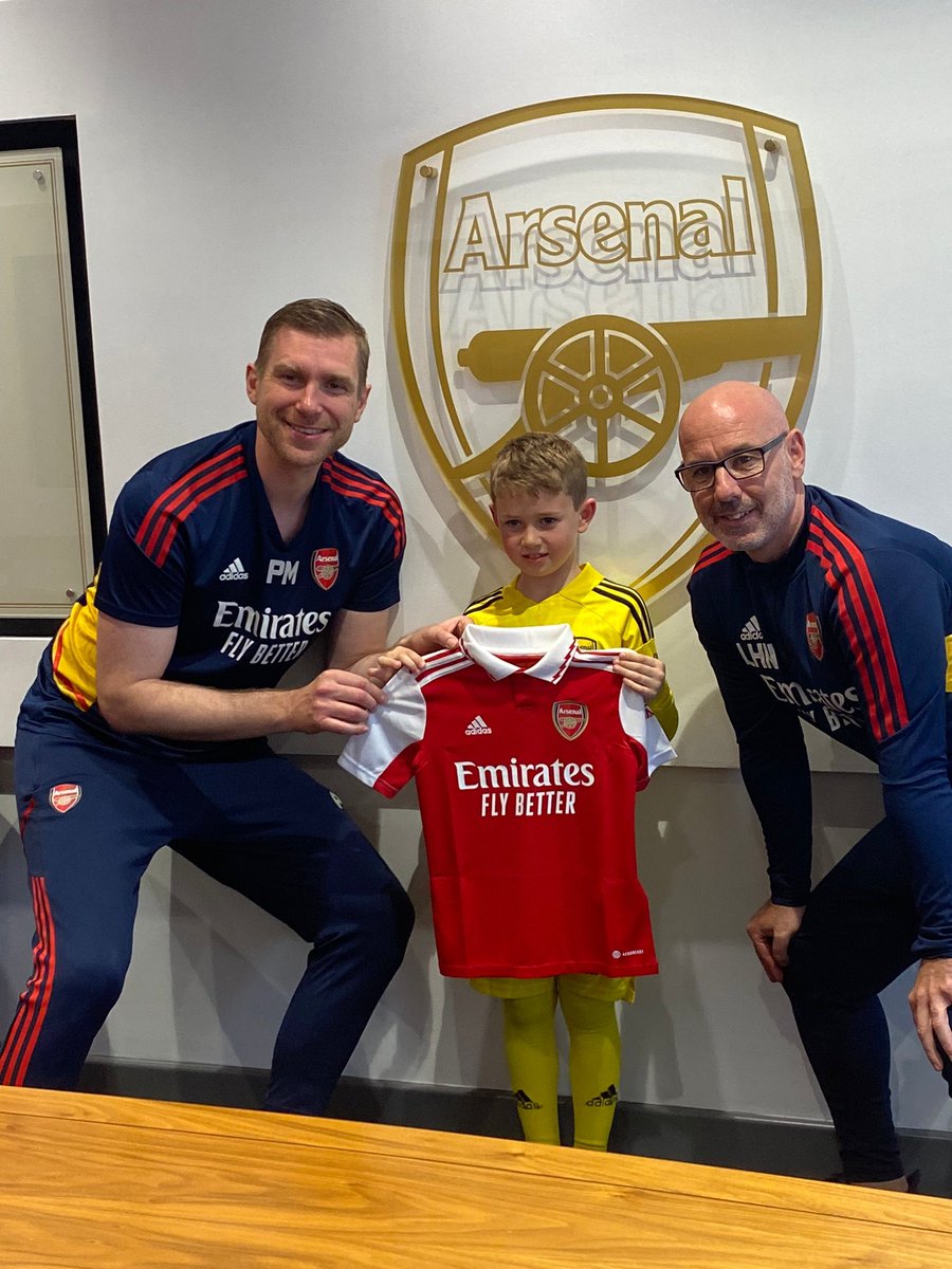 arahodge's tweet photo. Me holding child no. 2 age 4 months when Wenger signed his baby grow in 2015 after we won the FA cup. 8 yes on he signed for the Arsenal Academy yesterday in their U9 squad! 💥 #proud #❤️AFC https://t.co/Q2uxH4O3OC