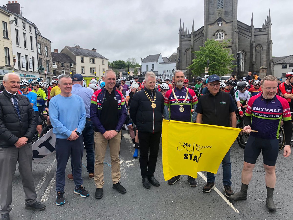 Race Director <a href="/gerardcam/">Ger Campbell</a> alongside members of Emyvale CC are on hand to drop the flag for stage 5 #Rás2023