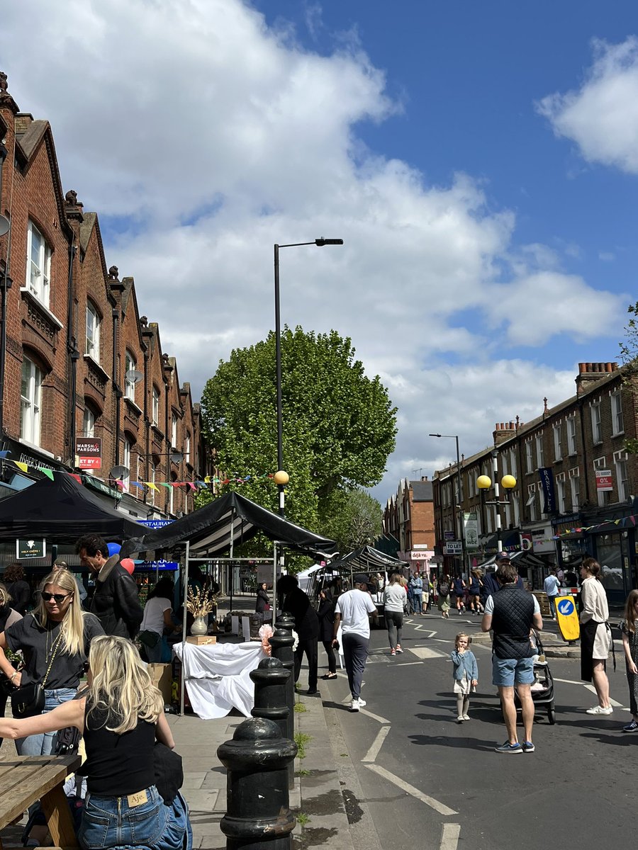 HeartfloodTCM's tweet photo. In Wandsworth Bridge Road, supporting the fantastic @WbrAssociation Spring Fayre @31tenConsulting @LBHF https://t.co/O5xn9wfTbt