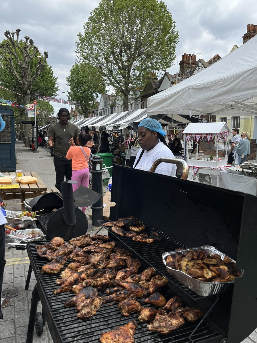 HeartfloodTCM's tweet photo. In Wandsworth Bridge Road, supporting the fantastic @WbrAssociation Spring Fayre @31tenConsulting @LBHF https://t.co/O5xn9wfTbt