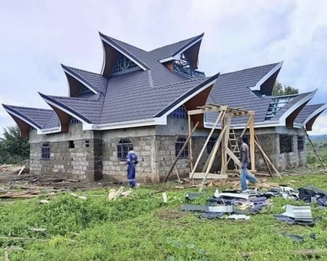 SpireJim's tweet photo. The construction of Masaka Republic’s state house is in high gear https://t.co/Jf48djupfr