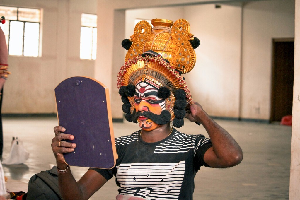 vitonicaRSS's tweet photo. Los dientes negros fueron bellos (y lo siguen siendo): así cambia el concepto de belleza entre tiempos y culturas  https://t.co/UFaZBsa1ot https://t.co/mnWsAkSn8X
