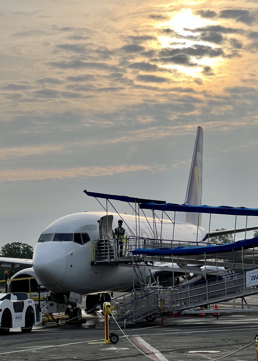 Old school boarding at Tweed New Haven this morning, but wow is the direct flight worth it! Next stop #VeeamOn in Miami!