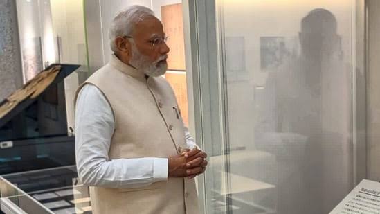 polpoliTricks's tweet image. 🆂🆄🆂🆃🅰🅸🅽🅰🅱🅻🅴 🅵🅰🆂🅷🅸🅾🅽.
ᗴᑕO-ᖴᖇIᗴᑎᗪᒪY ᑕᒪOTᕼIᑎᘜ Iᑎ IᑎᗪIᗩ.

ᑭᗰ. ᗰOᗪI ᘜIᐯᗴՏ ᗷIᘜ ᗴᑕOᖴᖇIᗴᑎᗪᒪY ᗰᗴՏՏᗩᘜᗴ TO Tᕼᗴ ᗯOᖇᒪᗪ  by wearing jacket &quot;SADRI&quot; made of recycled material. #pmmodi #modijacket #g7