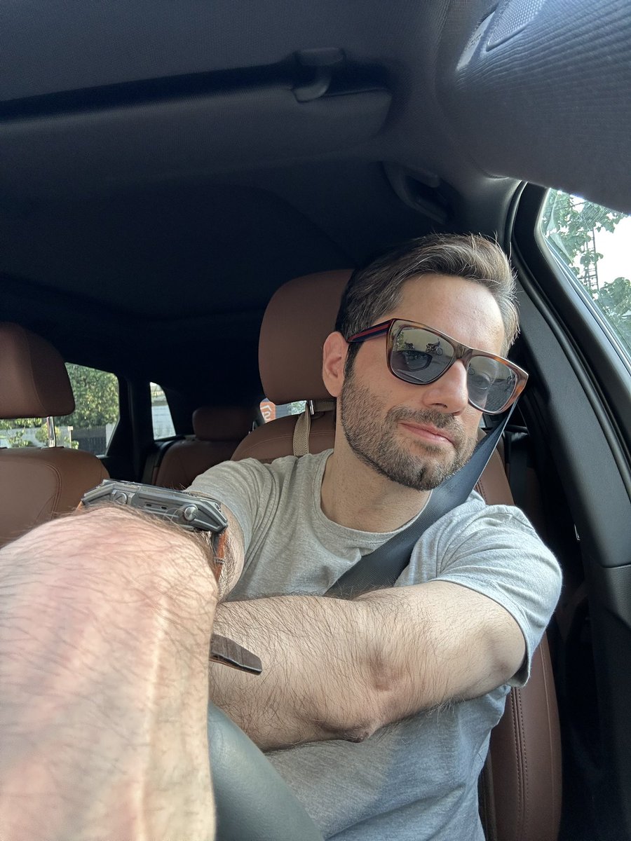 Fake_SaadAli's tweet image. Jab tak miene side profile wali picture li, trend hi ghaib hou gya. #Alwayslate 🥺