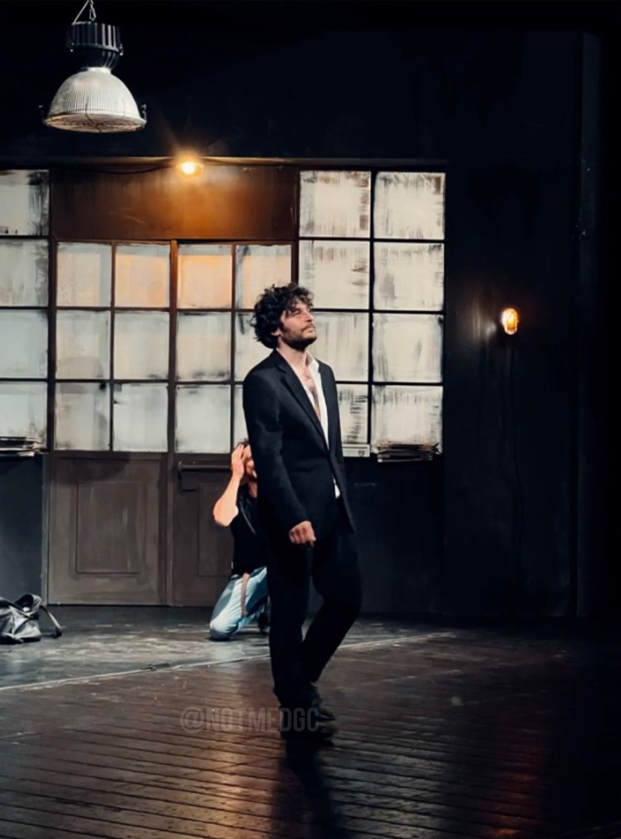 Settimana scorsa ho visto Lino a teatro con amici ed è stata la prima sera in cui ho assaporato di nuovo quella normalità che mi mancava e che non ritornerà più perché niente è più come prima quando perdi i punti di riferimento ma posso sperare fin quando ho quei due amici e Lino