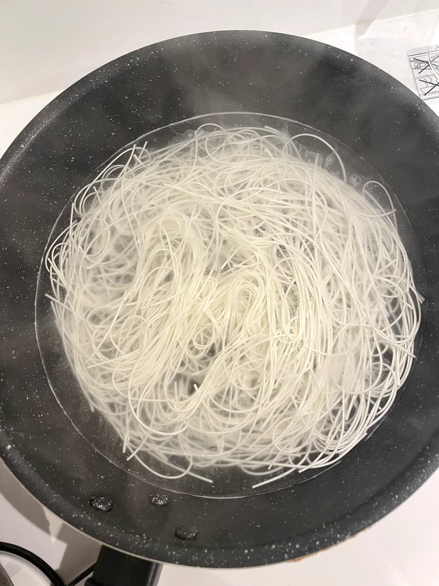 『そうめん』はフライパンで茹でるのが簡単で美味しい！？画期的な調理法、教えます。