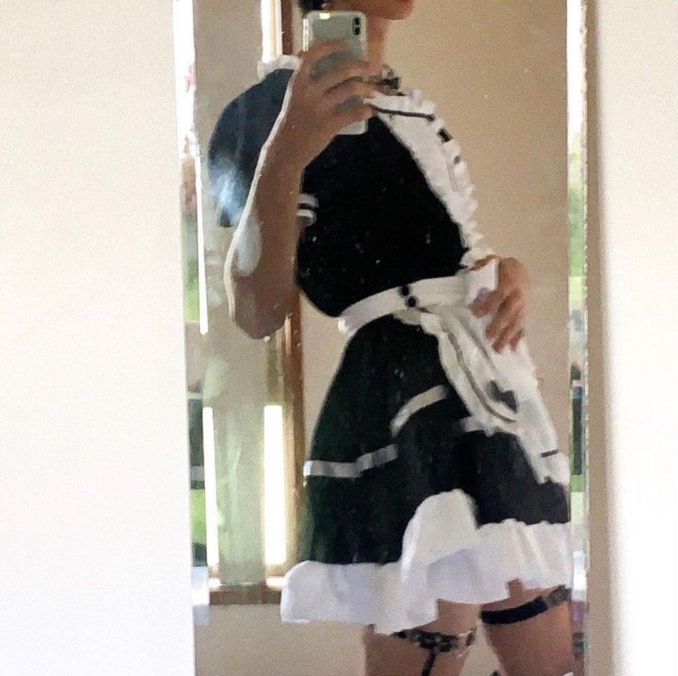 ___SCARLXTT's tweet photo. อึดอัดอยู่ ถอดเลยได้มั้ย https://t.co/NjsClf4QMr