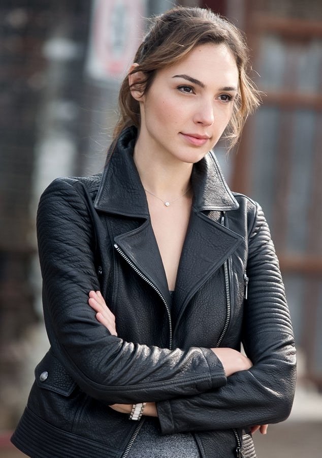 CentralGadot's tweet photo. O diretor de Velozes e Furiosos 10, diz que o plano para trazer Gal Gadot de volta está em andamento há algum tempo.

"Mostramos o filme para Gal, contamos a ela sobre nosso plano para o próximo, e ela adorou o filme e disse: "Quero fazer parte disso. Quero voltar." https://t.co/O0TNEqfjcw