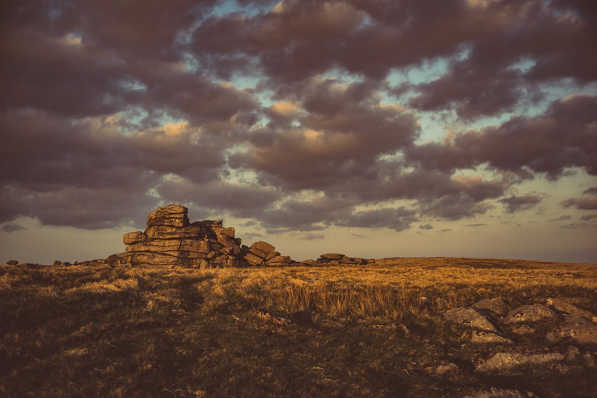 GlavindStrachan's tweet photo. #FurTor at #sunset last night - camping out on #Dartmoor is great for you ๐ my back does hurt now though ๐ #Dartmoorphotographer #Dartmoorphotography #DevonLandscape #VintageLens https://t.co/DgjgxnmAa8
