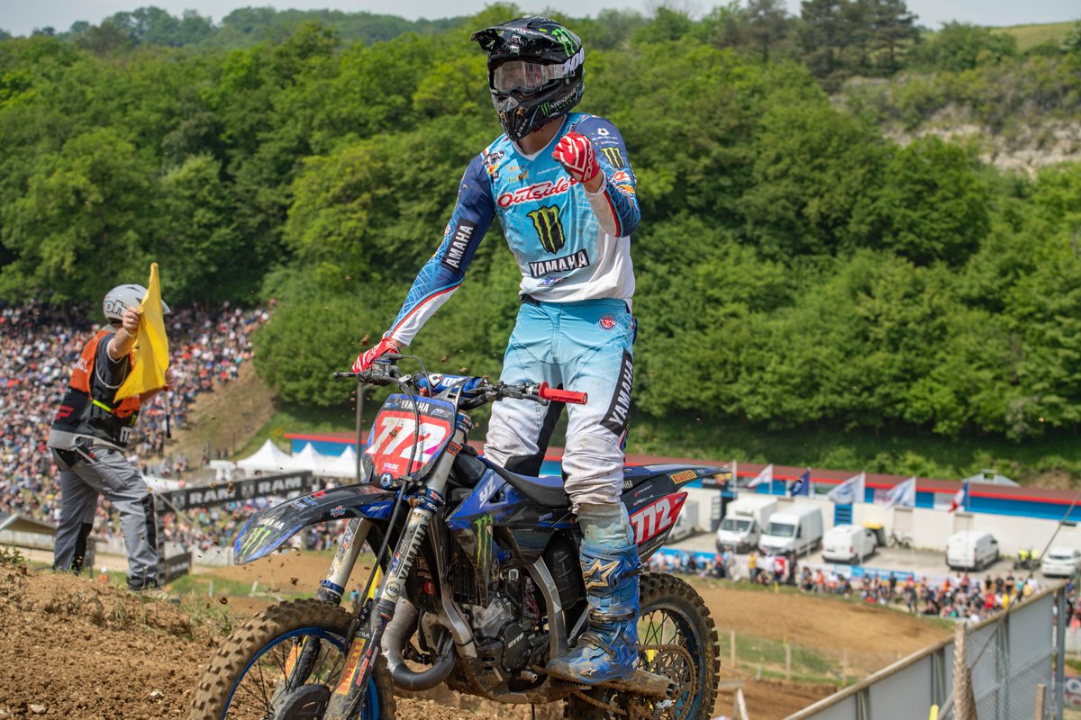 yamaharacingcom's tweet photo. 🇫🇷 BONNE ANNIVERSAIRE #TeamMJC! Janis Reisulis WINS #EMX125 Race Two to maintain a 14-point lead in the championship 🏆✨
📰: https://t.co/8sqwSFf3b3
#YZ125 | #GYTR | #YamahaRacing https://t.co/HxUq9mA7Dl