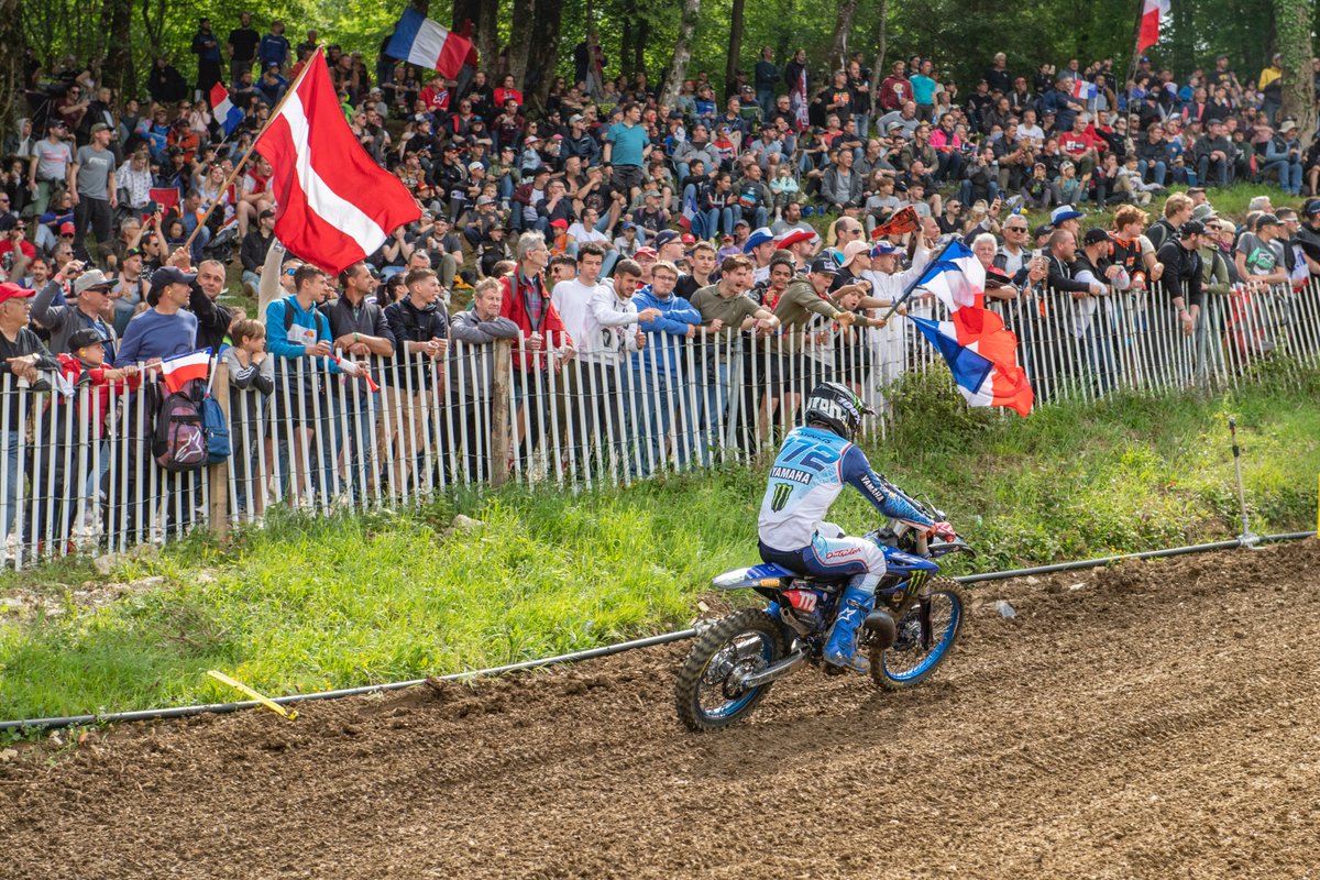 yamaharacingcom's tweet photo. 🇫🇷 BONNE ANNIVERSAIRE #TeamMJC! Janis Reisulis WINS #EMX125 Race Two to maintain a 14-point lead in the championship 🏆✨
📰: https://t.co/8sqwSFf3b3
#YZ125 | #GYTR | #YamahaRacing https://t.co/HxUq9mA7Dl