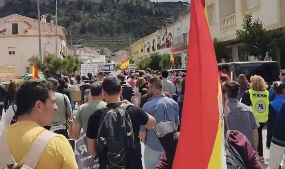 Emocionante acto ayer en la pequeña localidad murciana de Benizar, todo un pueblo desbordado por la afluencia de valientes ciudadanos venidos de todos los rincones de España en la lucha por la libertad y la democracia a través de la DESOBEDIENCIA CIVIL. SEGUIMOS 💪🏻