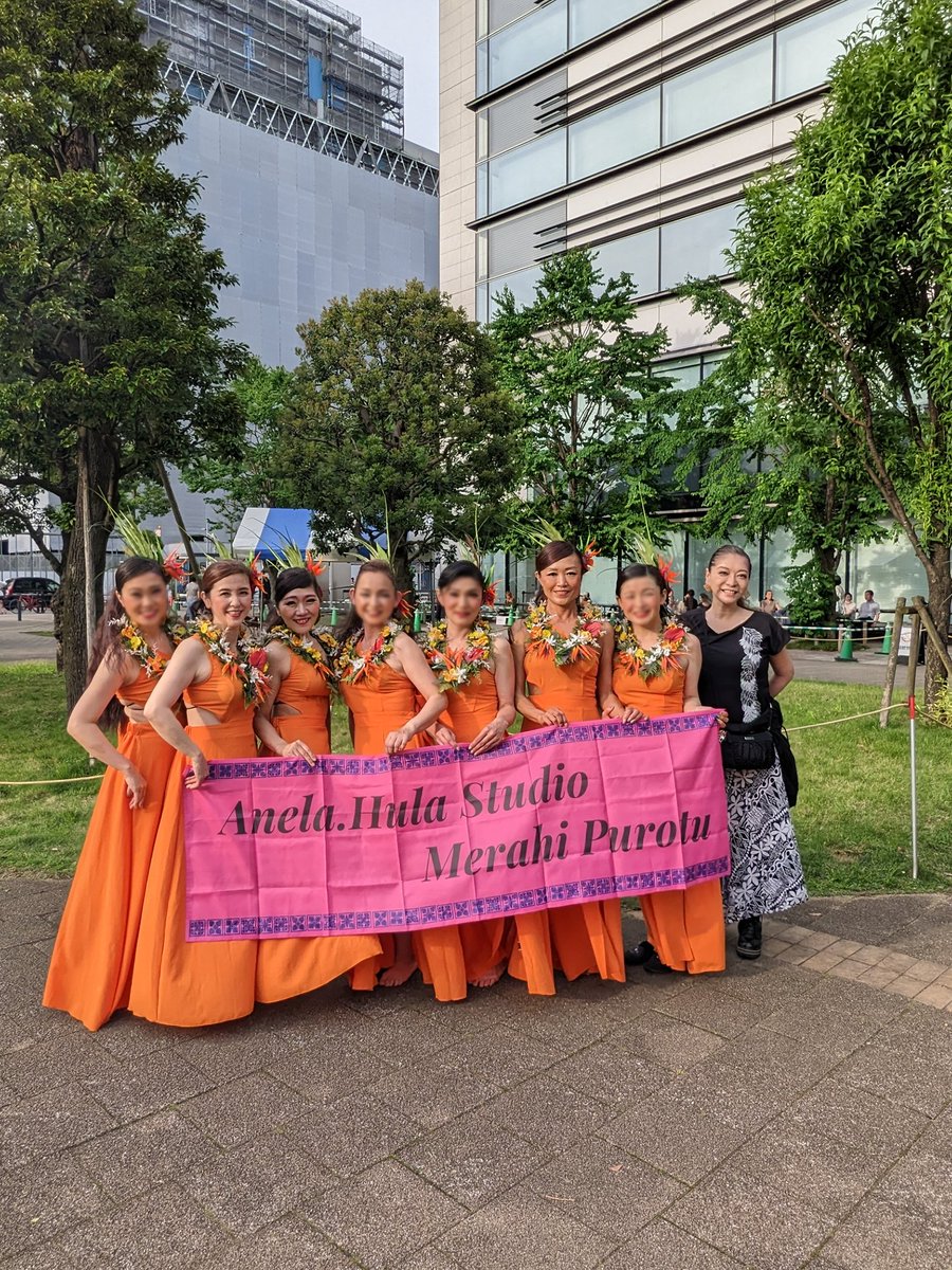 ChihiroHokulani's tweet photo. 私の師匠のAnela.先生のステージを見に行きました!
昨日うちが出演した #SmileWithAloha イベントの2日目、大トリです。
師匠が素敵なのは勿論のこと
仲間たちがいきいきと踊っている姿にもいつもグッと来て、
ステージを撮影しながら涙が出ちゃいます。
アネラグッズをありがとうございました💖 https://t.co/BqwdQ4sRur