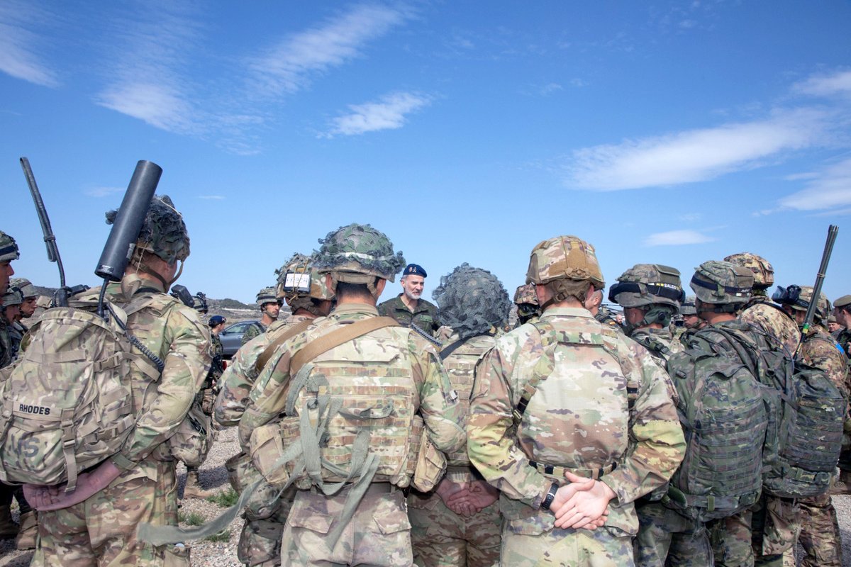 Acompañado por el #JEME, ha conocido de primera mano el desarrollo del mismo, y ha departido con militares extranjeros y españoles, participantes en este importante ejercicio, parte del ex. #DefenderEurope 23 y esfuerzo principal del #EjércitodeTierra blgs.co/UHhRG7