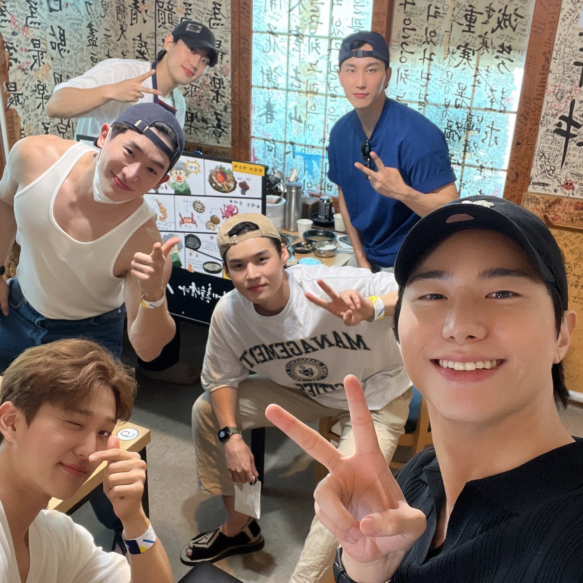 official__wonho's tweet photo. 이퀄 멤버들이랑 급하게 갔던 제주도 여행
영상으로 다시보니 좋네요ㅎㅎ

#원호 #WONHO https://t.co/GHqC1SZjqE