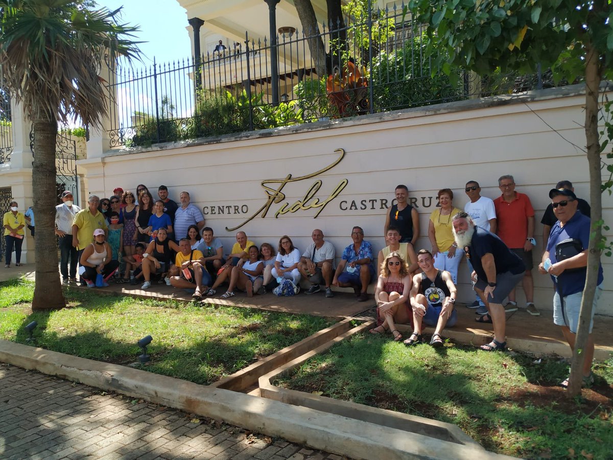 LisneyPopa's tweet photo. @LaGuevaraTorre1 @EspaMedicuba @cubainformacion @AsocJoseMarti @PrensaCuba_Espa Aquí l@s esperamos con los brazos abiertos y el corazón en las manos querid@s herman@s https://t.co/AtYLRUWqqc