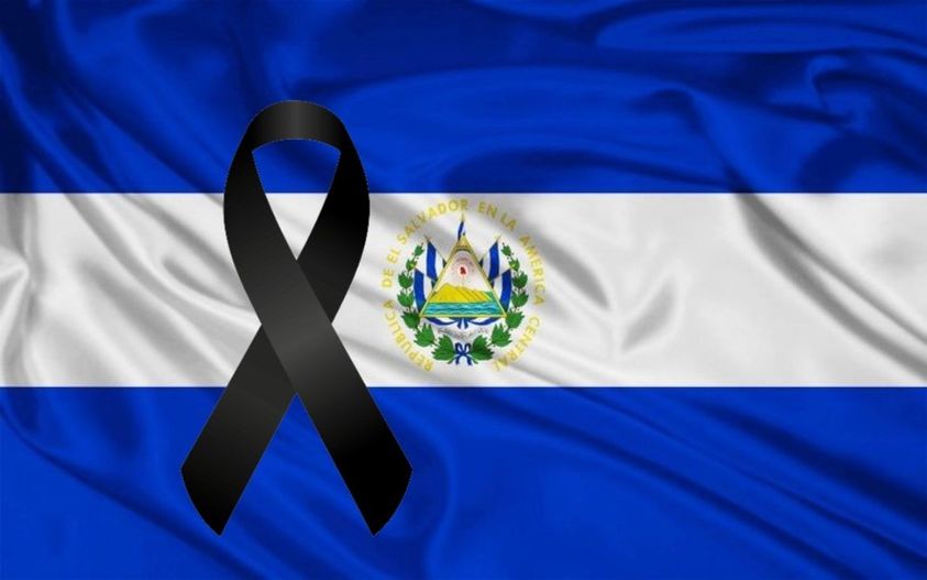 CarlesCuadrat's tweet photo. Apenado por las noticias que llegan de 🇸🇻

El Estadio Cuscatlán, donde vivimos tantas alegrías durante nuestro paso por la Selección @fesfut_sv, vivió una dramática tragedia en lo que tenía que ser una gran noche de fútbol.

Sentido pésame a familias, amigos y aficionados 
🙏💔 https://t.co/GgWe4didaZ