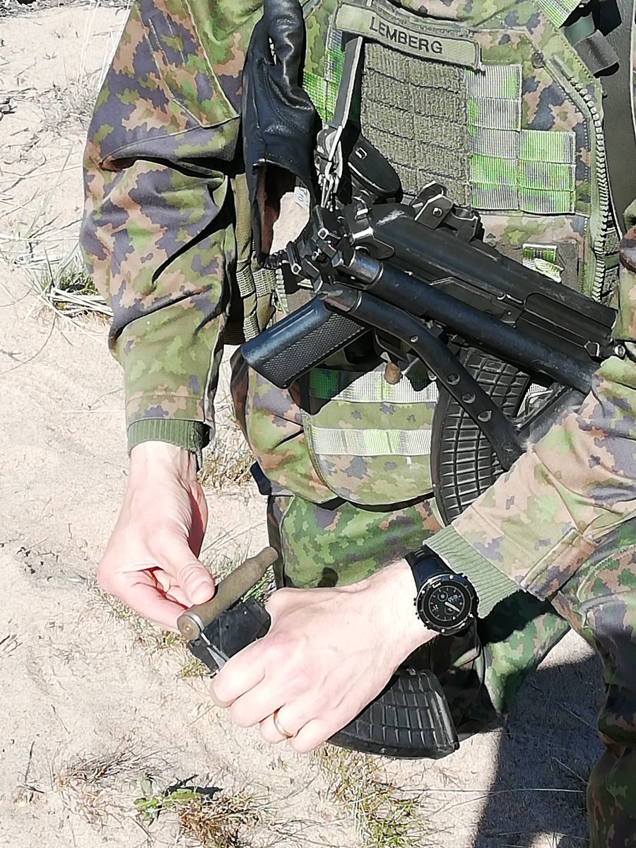 RLeppiviita's tweet photo. Patteriston harjoituksessa toimivalla komentajalla tiettyjä haasteita yhteensopivuuden osalta - laadussa on voimamme! Jos hän on toimiva komentaja, niin itse taidan sitten olla toimimaton...🤔#jääkäriprikaati, #ROVITPSTO, #adex123. https://t.co/SMIax0lzwf