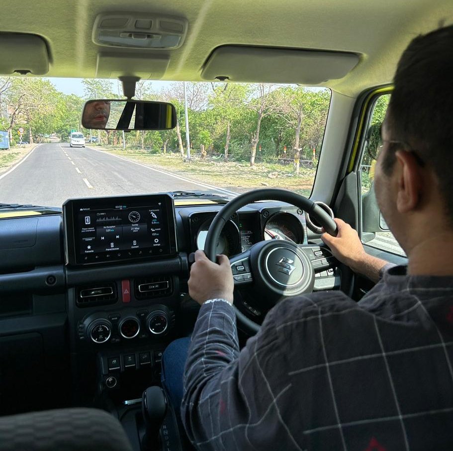 SomChaterji's tweet photo. Now driving the Jimny on road for a while, time to see if it plays the role of a compact SUV also along with being a off-roader #jimny https://t.co/GyipYSWMEn