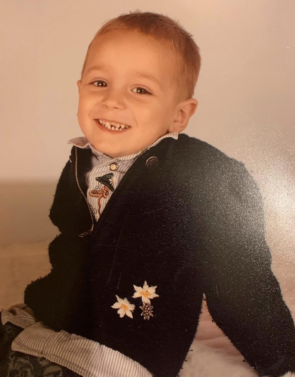 aly_sea's tweet photo. ….. and all at once he’s 21! With no time to party as he has an electrodynamics exam tomorrow. #beautifulboy
#no1son https://t.co/EhYkz6MvSL