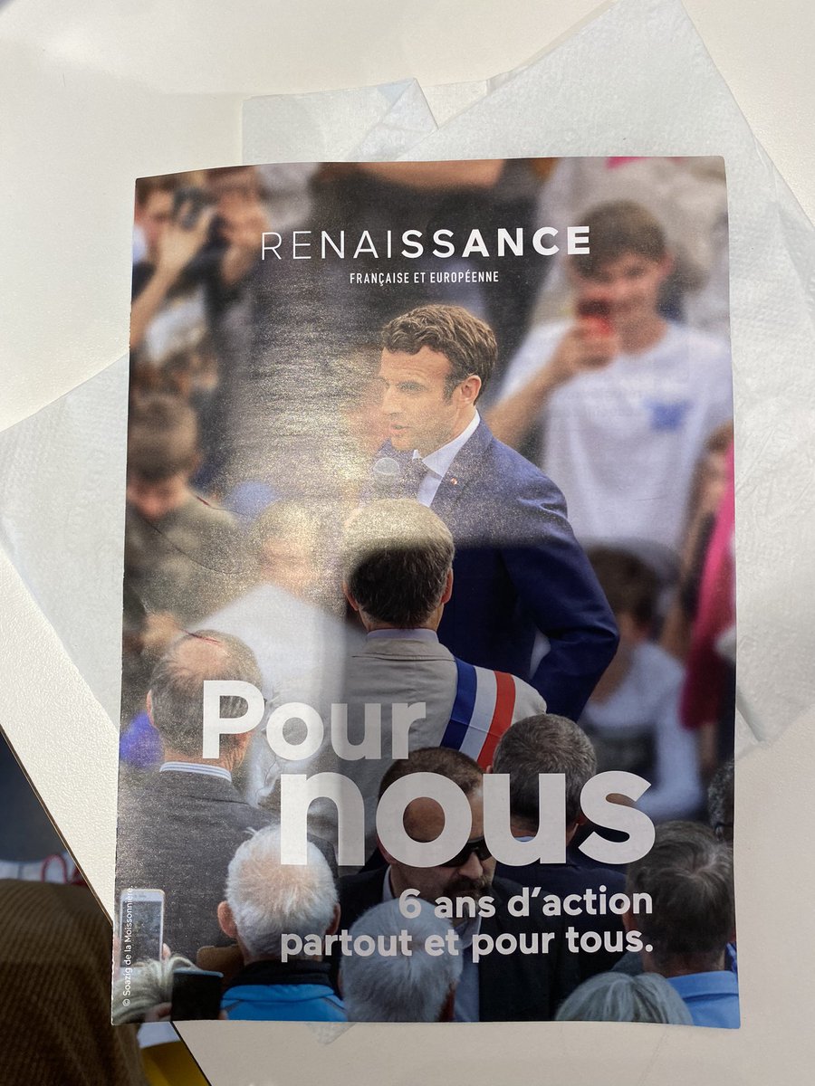 #RenaissanceSSD #Renaissance #PourNous #SoutienGouvernement « 6 ans d’action partout et pour tous » En équipe ce matin au Marché de Saint-Denis dans la bonne humeur et la joie d’être #Ensemble #AvecVous #RejoignezNous