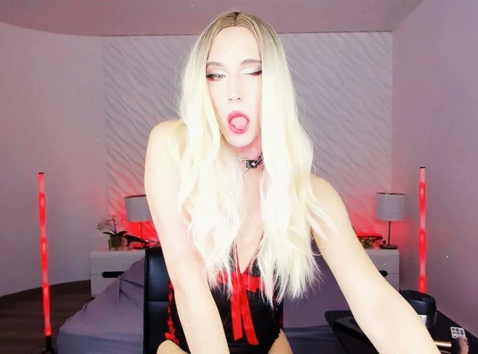 Hey hey guys ;) https://t.co/7dlQHco9OA