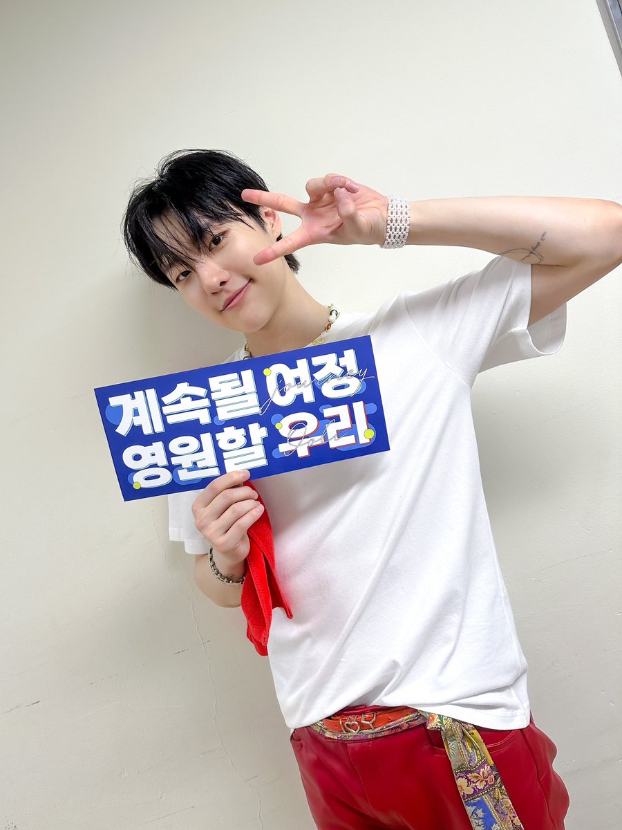 c_woodzofficial's tweet photo. [📷] 
230521 
2023 WOODZ World Tour [OO-LI] in Seoul 

계속될 여정🧡
영원할 우리💙

#WOODZ #우즈 #OO_LI 
#OO_LI_PROJECT 
#우리_프로젝트 https://t.co/faXlZtTn7q
