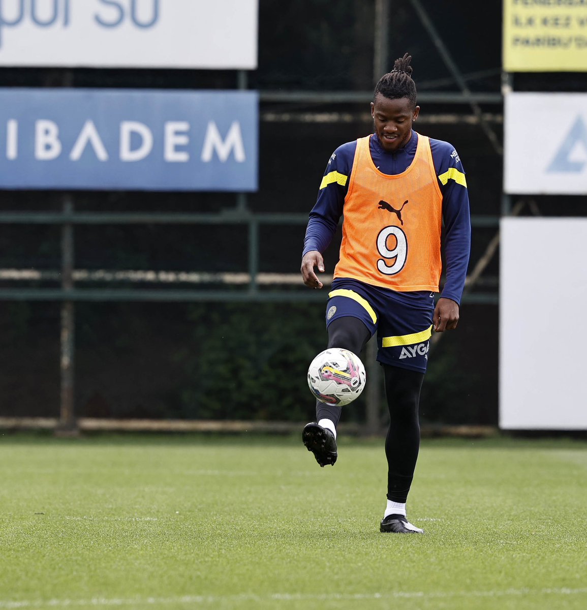 Fenerbahce's tweet photo. Günün antrenmanı ✅ https://t.co/1pj2cvZWba