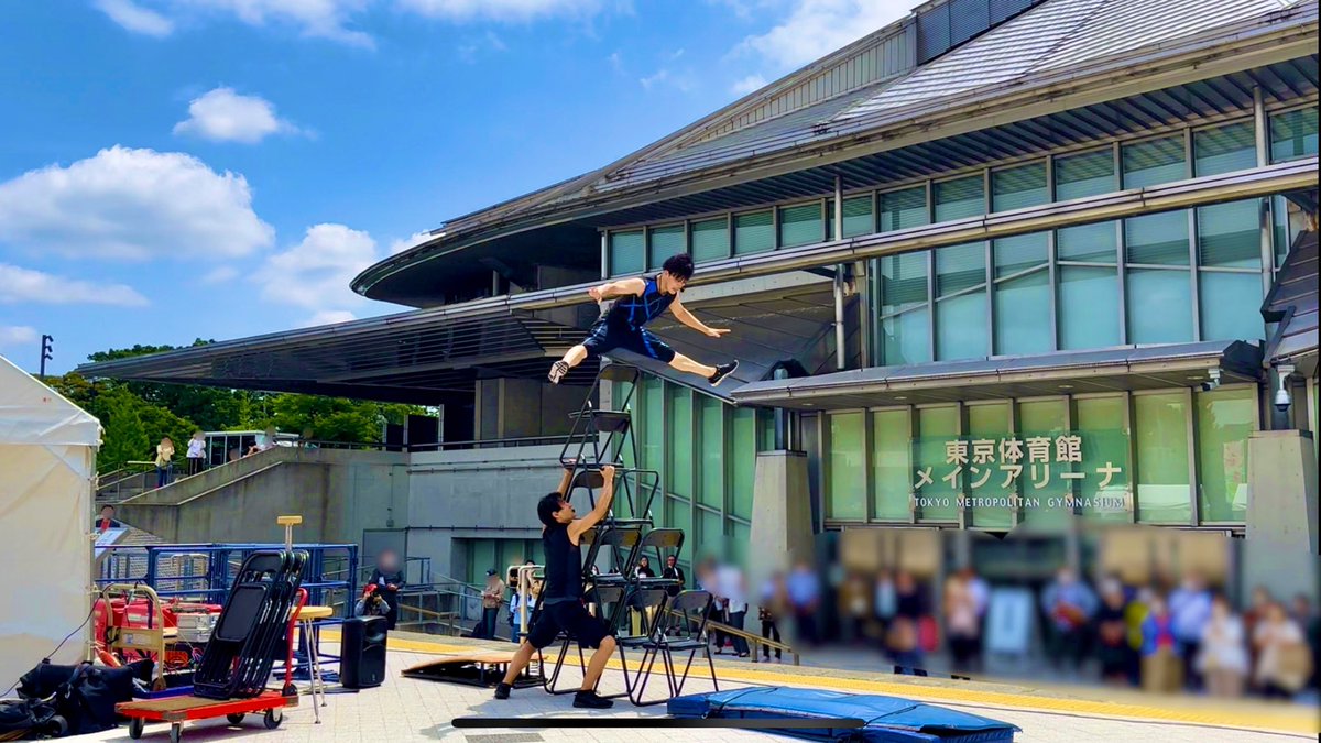 yosuke312's tweet photo. 炎天下でしたが、多くの方々にパフォーマンスをご覧頂くことができました！！
素敵な機会、ご依頼を頂きました日本体操協会様、大変ありがとうございました！！
そして何より、熱い試合を繰り広げた選手の皆様お疲れ様でした！

#第62回NHK杯体操 
#パフォーマンス 
#NEKOAG https://t.co/qK1CP21qzT