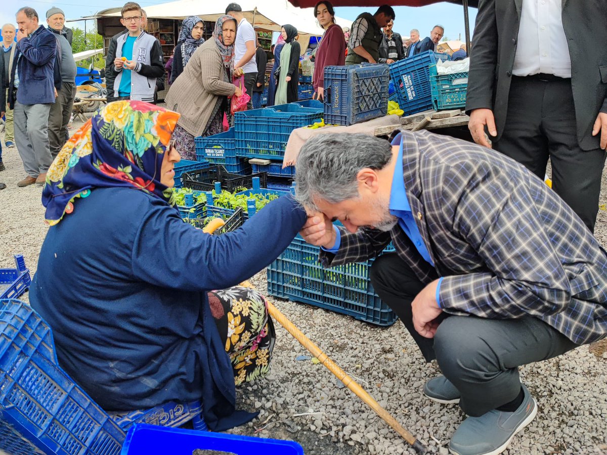 📍 KORGAN/BELALAN
Cumhurbaşkanımıza ve partimize en yüksek desteği veren ilçelerimizden olan Korgan İlçemizin Belalan Mahallesi'nde esnafımızı ve vatandaşlarımızı ziyaret ederek hasbihal ettik.

Pazar alışverişi yapan hemşehrilerimize kolaylıklar diledik.

28 Mayıs'ta yapılacak