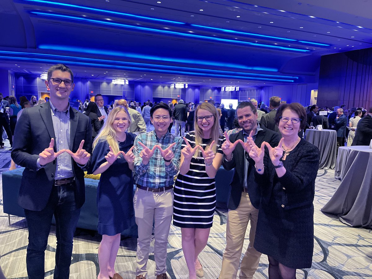 LynnSchnappMD's tweet photo. The future is bright! Strong ⁦@uw_IMresidency⁩ showing at ATS research benefit- On Wisconsin! ⁦@atscommunity⁩ ⁦@uw_medicine⁩ https://t.co/0OgsIMRsnI